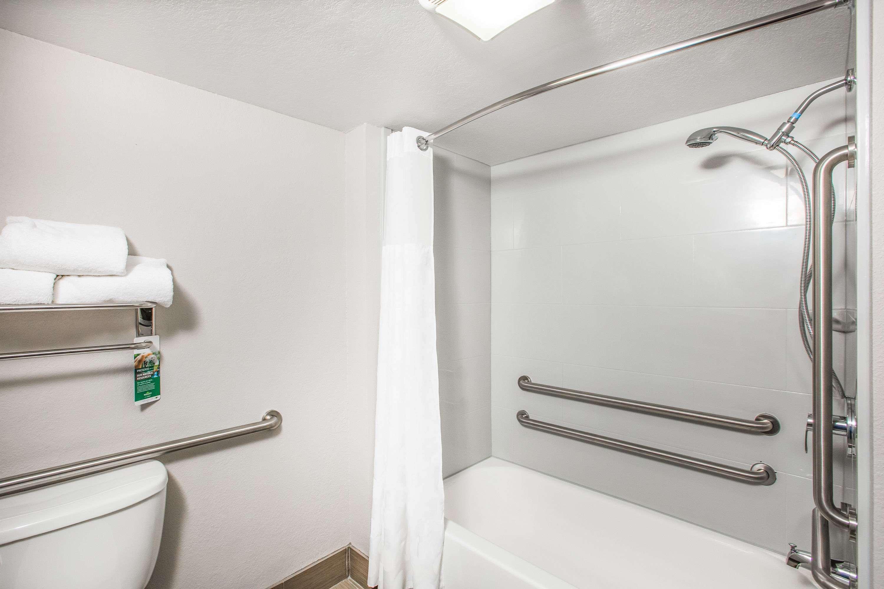 Wingate By Wyndham Airport Expo Center Hotel 3*