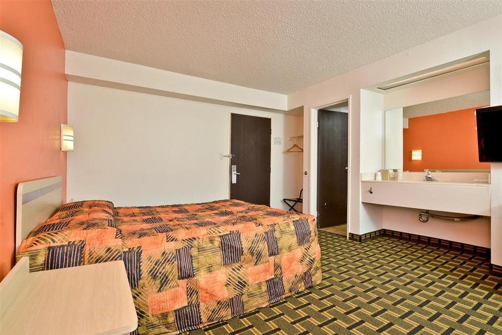 Hotel Wingate By Wyndham Airport Expo Center 3*