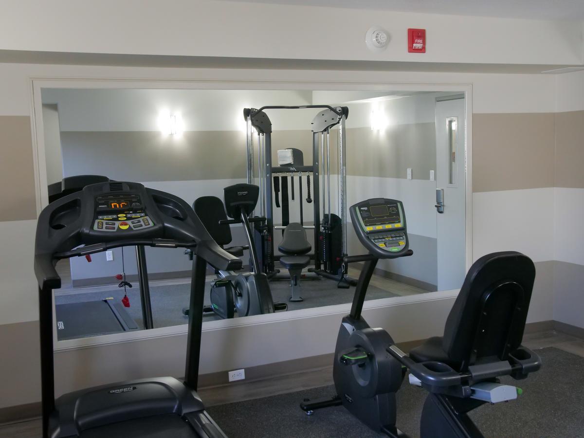 Wingate By Wyndham Airport Expo Center Hotel